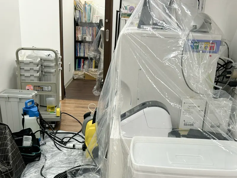 クリニックのエアコンクリーニング３