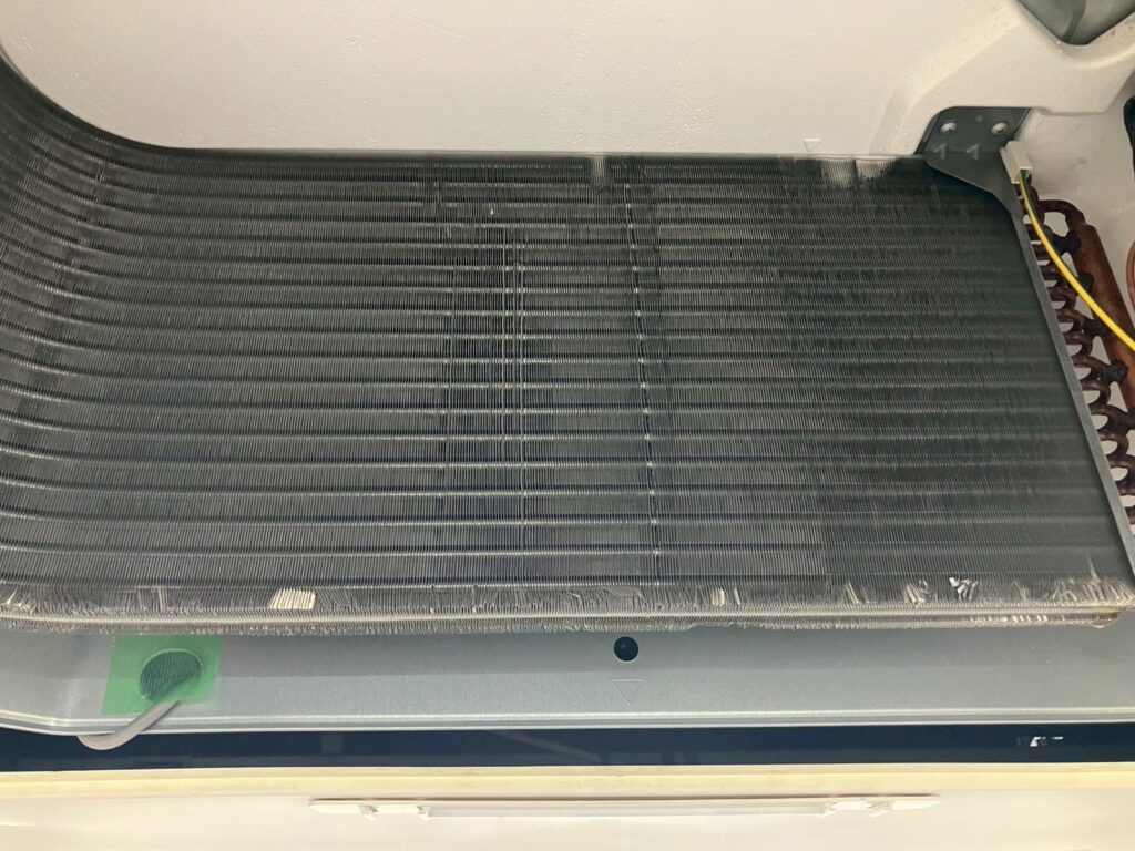 店舗／天井埋め込み型業務用エアコンお掃除後／天カセ