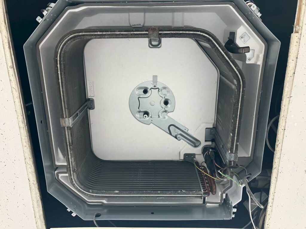 業務用／エアコンクリーニング／施工事例／ビフォーアフタ